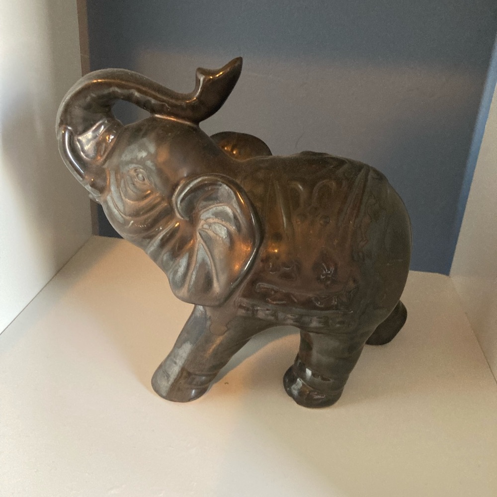 Ceramic elephant - Picture 1 of 2